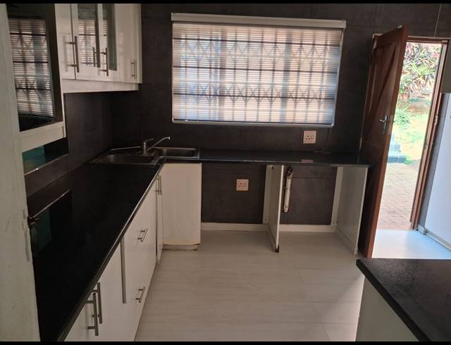 5 BEDROOM HOUSE FOR SALE IN BLUFF